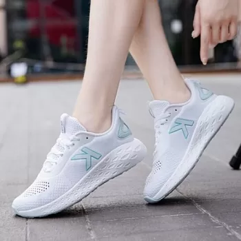 Кроссовки Kelme Women's sports shoes